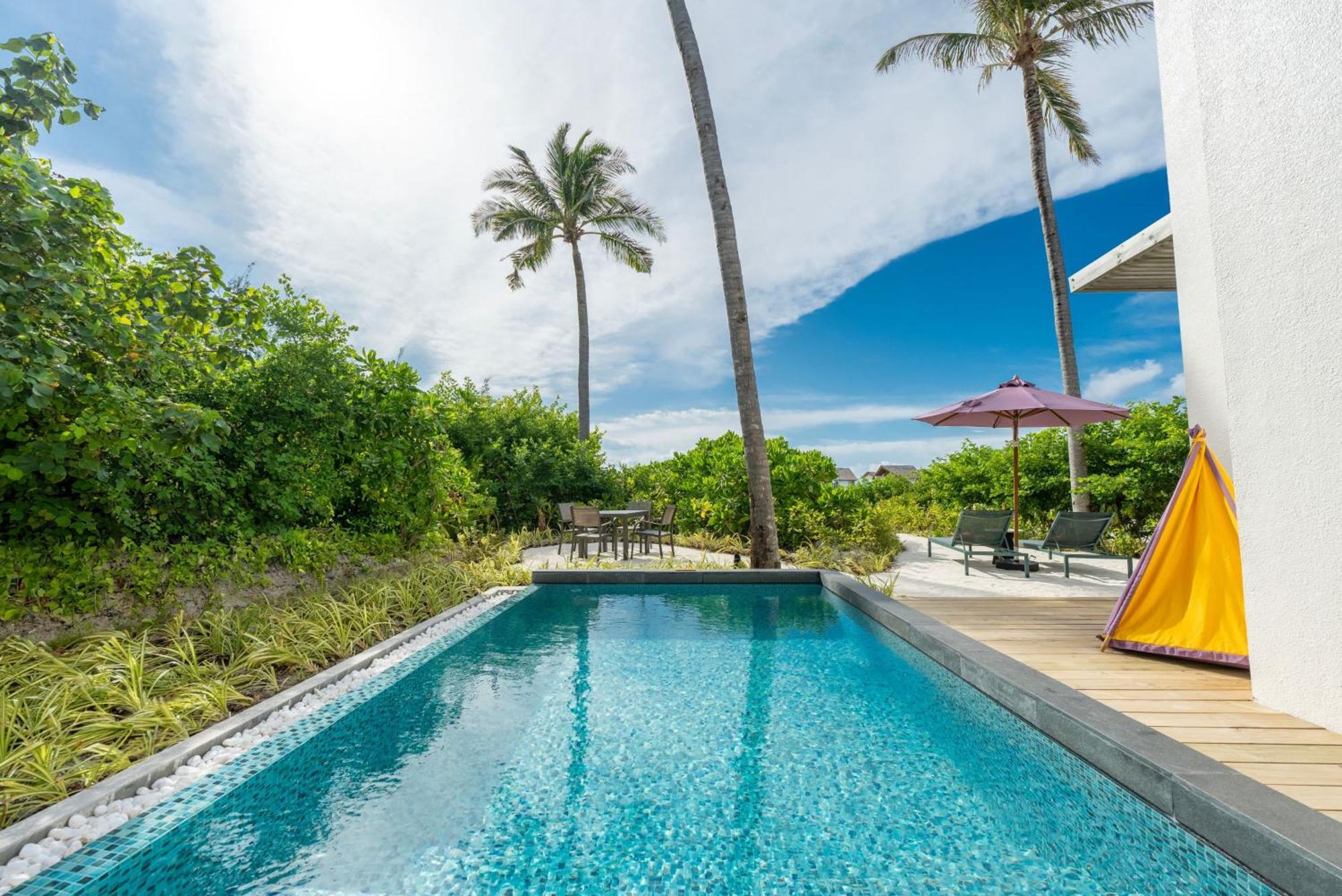 Hard Rock Hotel Maldives - Complimentary Roundtrip Speed Boat Transfer Until 31St October 2025 Emboodhoo Lagoon Ngoại thất bức ảnh A swimming pool at a resort in Maldives